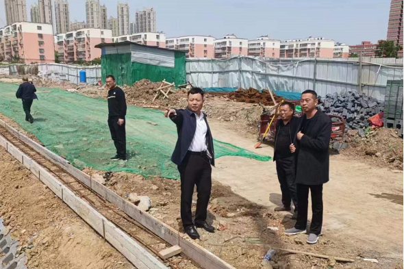 駐馬店市黃淮建設(shè)工程有限公司到各在建項(xiàng)目進(jìn)行節(jié)日慰問(wèn)173.png